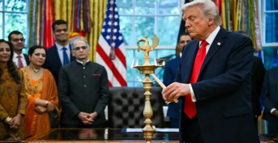 মার্কিন রাষ্ট্রপতি ডোনাল্ড ট্রাম্প গতকাল হোয়াইটহাউসে দীপাবলি উদযাপনে অংশ নেন এবং এই উপলক্ষে ভারত ও আমেরিকায় বসবাসকারী ভারতীয়দের শুভেচ্ছা জানিয়েছেন।