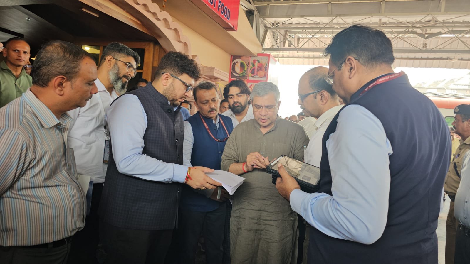 Railways Minister visits PM Modi’s hometown, reviews Vadnagar station facilities