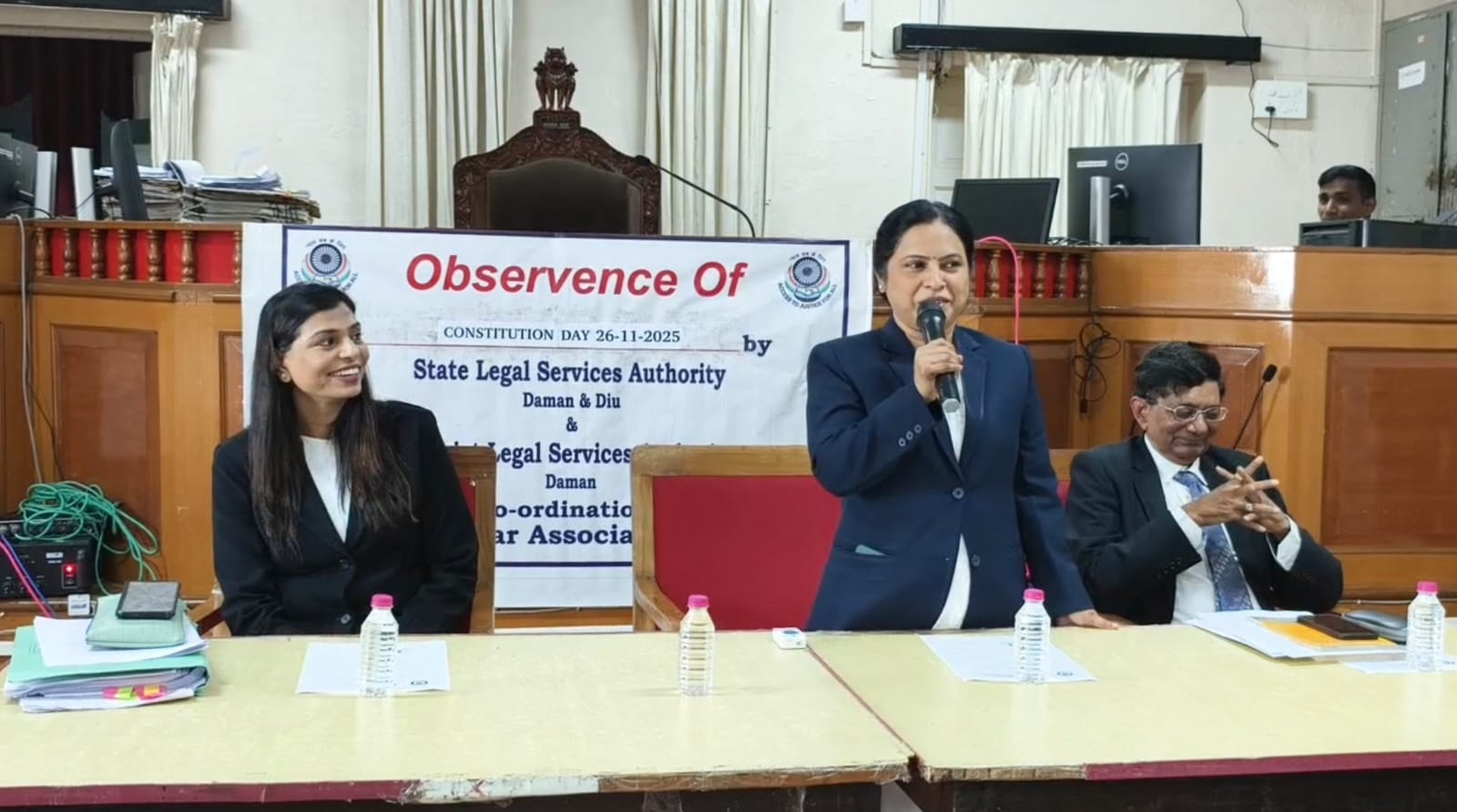 કેન્દ્રશાસિત પ્રદેશ દમણમાં રાજ્ય કાનૂની સેવા સત્તામંડળ અને દમણ ઍડ્વોકેટ્સ બાર ઍસોસિએશન દ્વારા બંધારણ દિવસની ઉજવણી કરવામાં આવી.