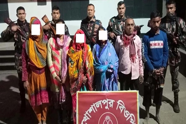 সাতজন বাংলাদেশী অবৈধভাবে ভারতে ঢোকার সময় তাঁদের Border Guard Bangladesh – BGB আটক করেছে।