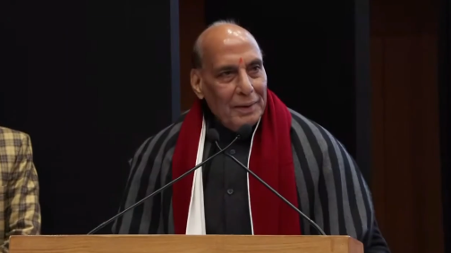 প্রতিরক্ষা মন্ত্রী রাজনাথ সিং বলেছেন, ভারত বর্তমানে উন্নয়নের পথে যে গতিতে এগিয়ে চলেছে, তা মাথায় রেখে তরুণদের সবসময় উৎসাহী থাকা প্রয়োজন।