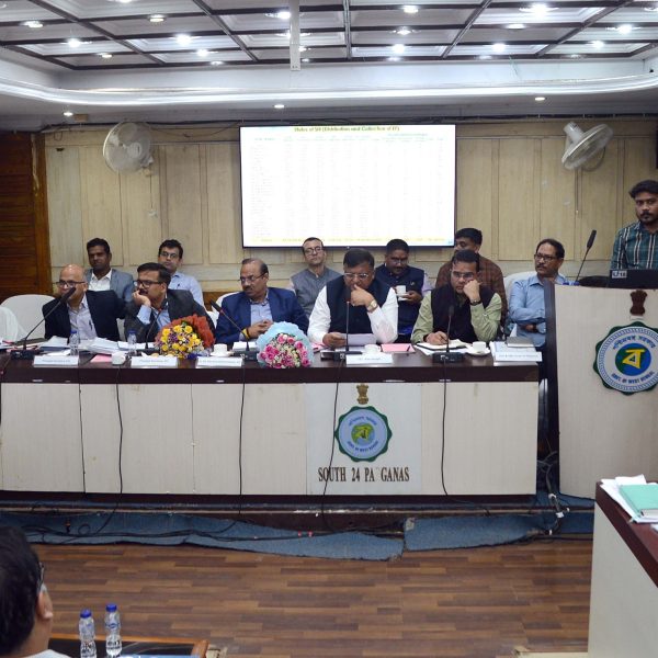 মৃত , স্থানান্তরিত বা ভুয়ো ভোটারের নাম কোনও অবস্থাতেই ভোটার তালিকায় থাকা চলবে না বলে নির্বাচন কমিশন ফের স্পষ্ট ভাবে জানিয়ে দিয়েছে।