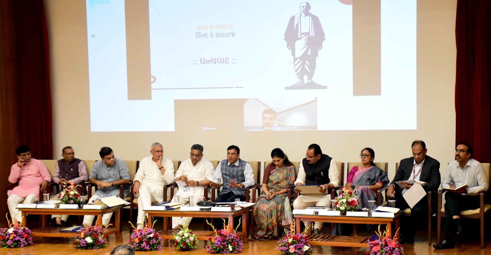 કેન્દ્રીય મંત્રી ડૉ. મનસુખ માંડવિયાએ 26 તારીખે કરમસદથી કેવડિયા સુધી યોજાનારી રાષ્ટ્રીય પદયાત્રાના આયોજનની સમીક્ષા કરી.