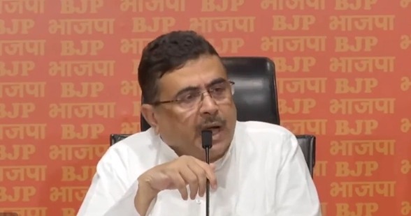 তৃণমূল কংগ্রেসের শিবির থেকে এসআইআর ফর্ম পূরণ না করানোর আর্জি জানিয়েছে বিজেপি।