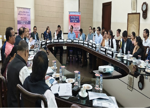 রাজ্যে ভোটার তালিকার বিশেষ নিবিড় সংশোধনী প্রক্রিয়ার অগ্রগতি খতিয়ে দেখতে নির্বাচন কমিশনের বিশেষ প্রতিনিধি দল এখন কলকাতায়।