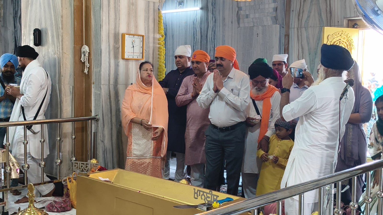 ભરૂચમાં નર્મદા નદી કિનારે આવેલા ચાદર સાહિબ ગુરુદ્વારામાં ગુરુનાનક જયંતીની ભવ્ય ઉજવણી કરવામાં આવી.