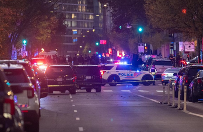 মার্কিন যুক্তরাষ্ট্রের হোয়াইট হাউসের কাছে এক বন্দুকধারীর হামলায় গুরুতর আহত হয়েছেন পশ্চিম ভার্জিনিয়ার দুজন অসামরিক রাষ্ট্রীয় নিরাপত্তা কর্মী।