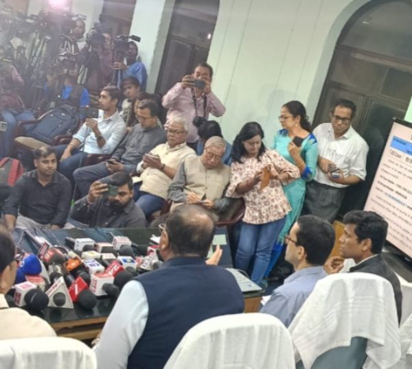 SIR-এর কাজে সার্ভার সমস্যা মেটাতে রাজ্য মুখ্য নির্বাচনী আধিকারিকের দফতর একটি বিশেষ অ্যাপ চালু করেছে।