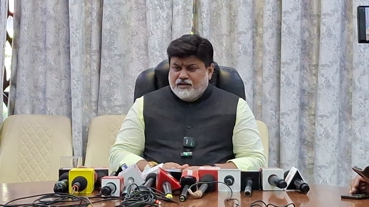 ‘सिंधुदुर्गात निवडणूक महायुती म्हणून लढण्यासाठी शिवसेना सकारात्मक’