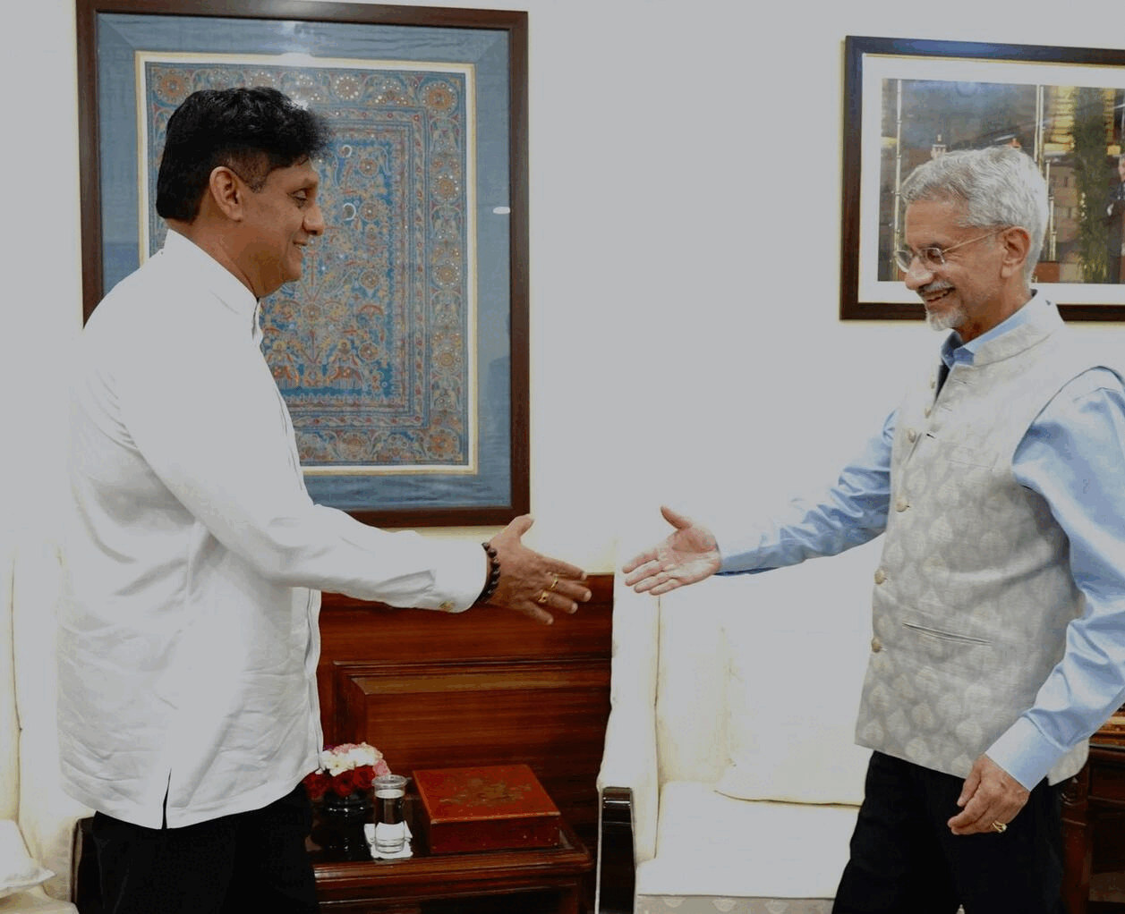श्रीलंका में विपक्ष के नेता सजित प्रेमदासा ने वित्त मंत्री सीतारामन और विदेश मंत्री डॉ. जयशंकर से की मुलाकात