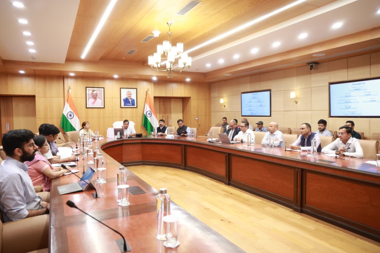 জিলা আয়ুক্তসকলৰ সৈতে ভিডিঅ’ কনফাৰেন্স যোগে মুখ্যমন্ত্ৰী হিমন্ত বিশ্ব শর্মাৰ বৈঠক