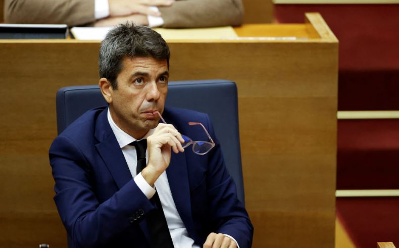 वालेंसिया के राष्ट्रपति कार्लोस माज़ोन ने इस्‍तीफा देने की घोषणा की