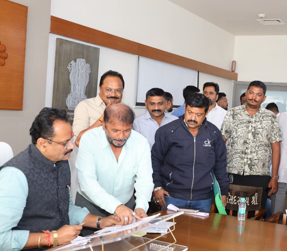 લોકોની રજૂઆતો સાંભળવા સોમવાર અને મંગળવારને ફરજિયાત આરક્ષિત કરવા મંત્રીઓને મુખ્યમંત્રીની સૂચના