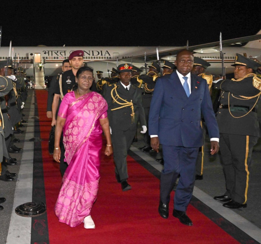 રાષ્ટ્રપતિ દ્રૌપદી મુર્મુ આફ્રિકાના બે દેશોની સત્તાવાર મુલાકાતના પ્રથમ તબક્કામાં અંગોલામાં પહોંચ્યા