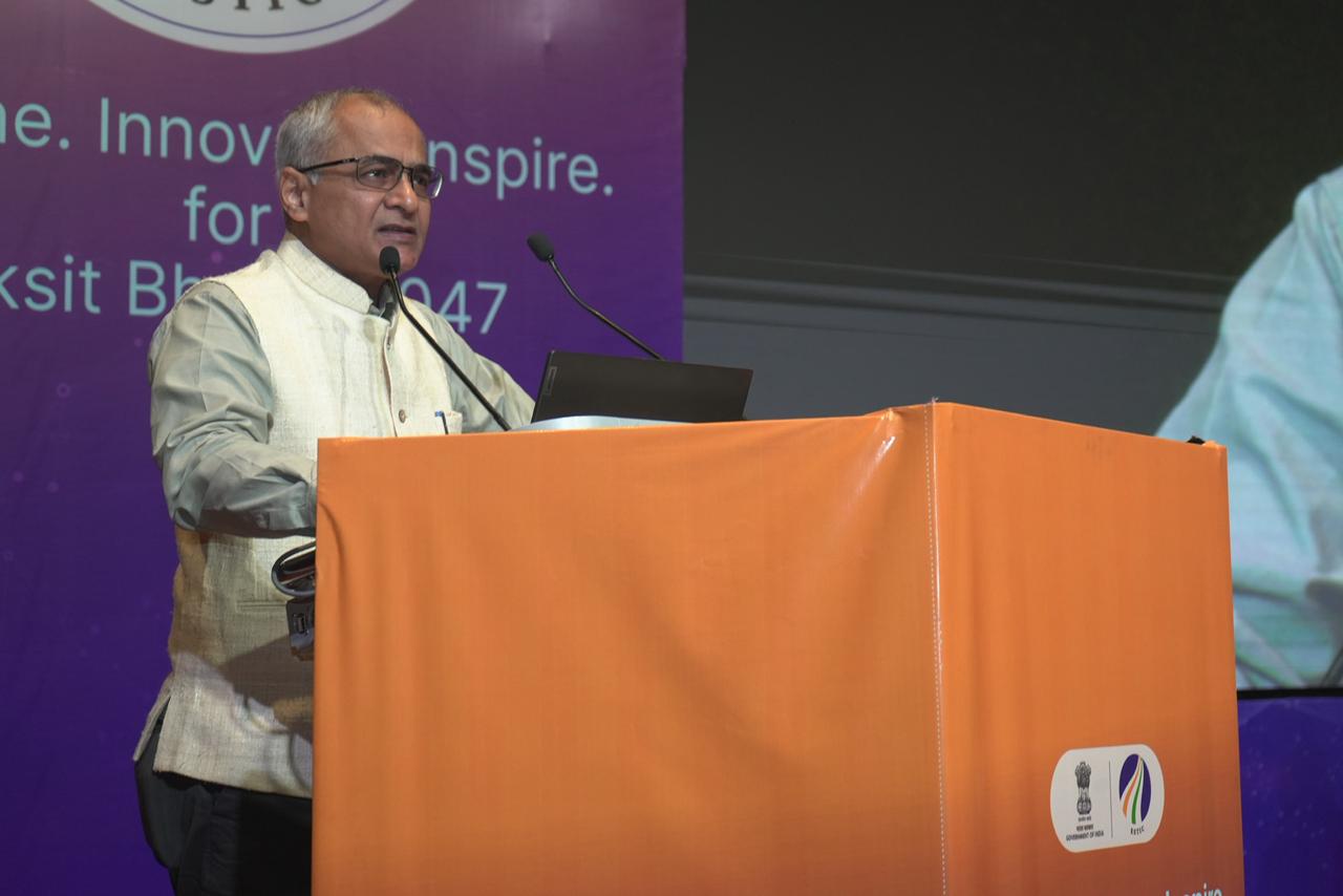 6G के अनुसंधान और विकास तंत्र को मजबूत करने के लिए देशभर में 100 5G प्रयोगशालाएं स्‍थापित की गई