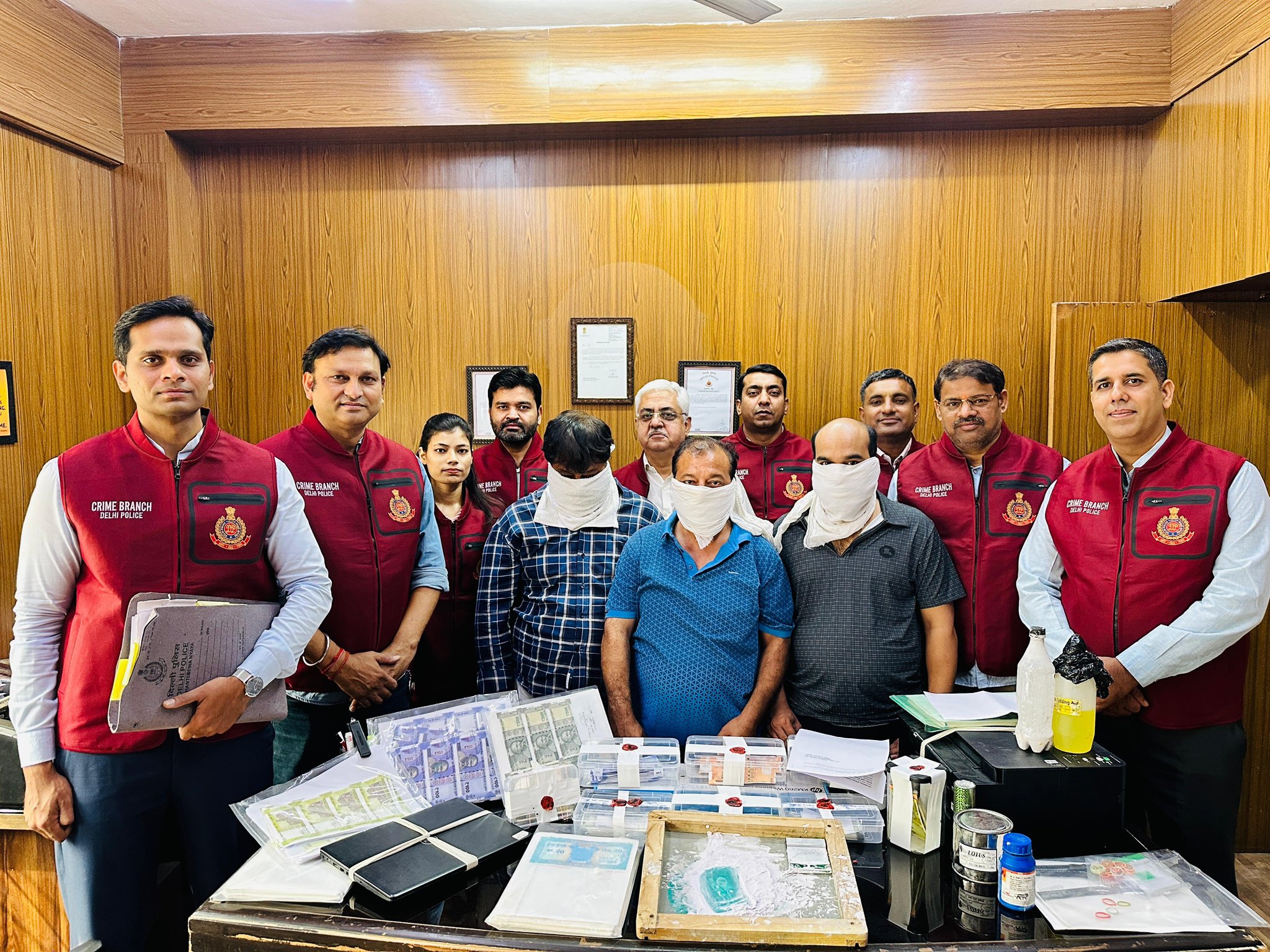 दिल्ली पुलिस ने नकली भारतीय मु्द्रा छापने और आपूर्ति करने वाले अंतर्राज्यीय गिरोह का भंडाफोड किया 