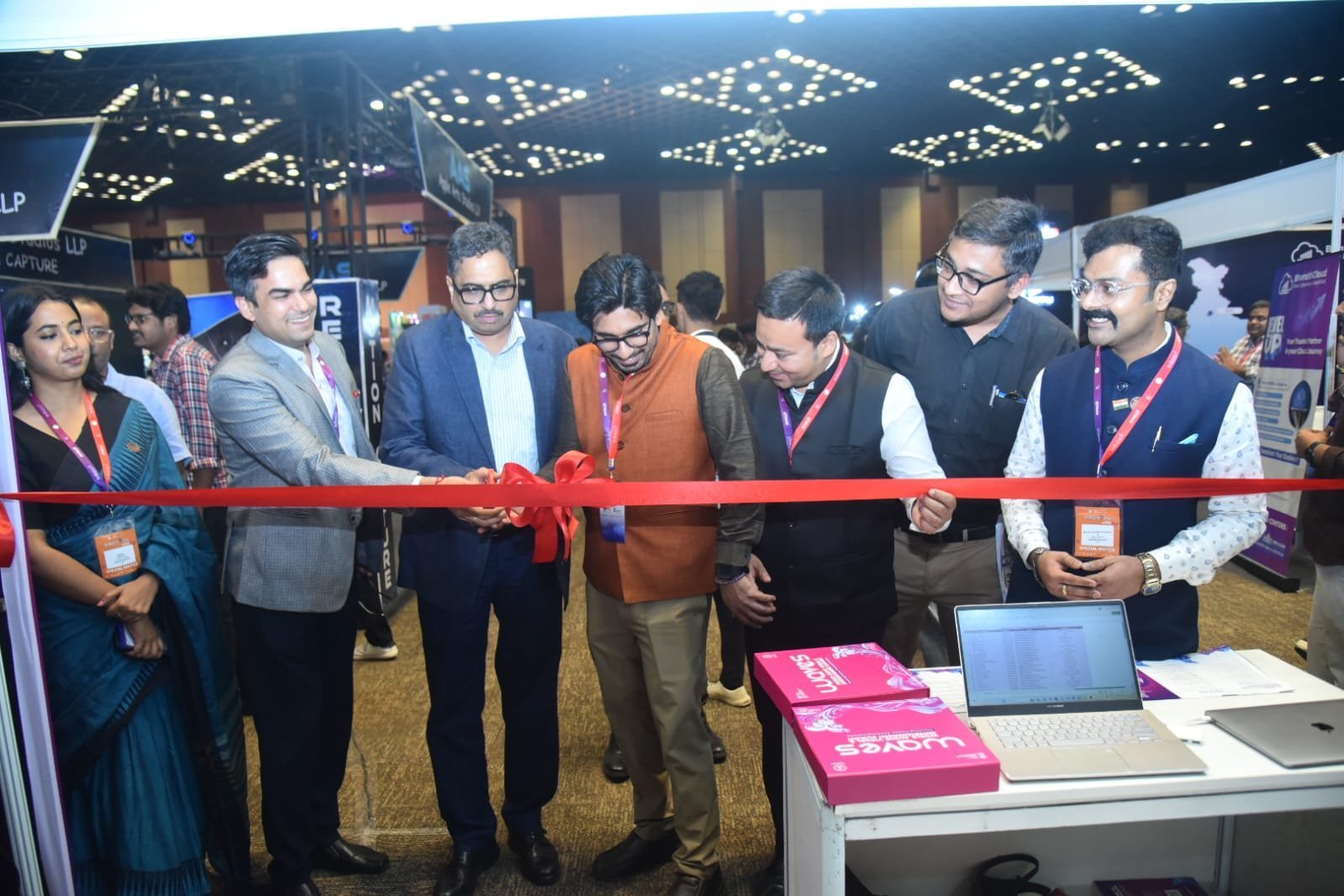 सूचना और प्रसारण सचिव ने आज हैदराबाद में इंडिया जॉय 2025 में वेव्‍स बाजार का उद्घाटन किया