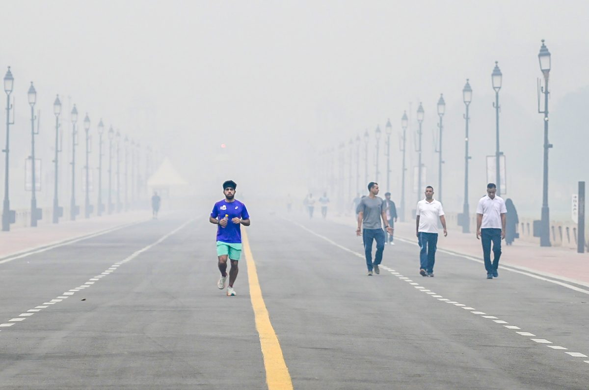 IMD Reports Delhi’s Air Quality Remains ‘Very Poor’ with AQI at 319