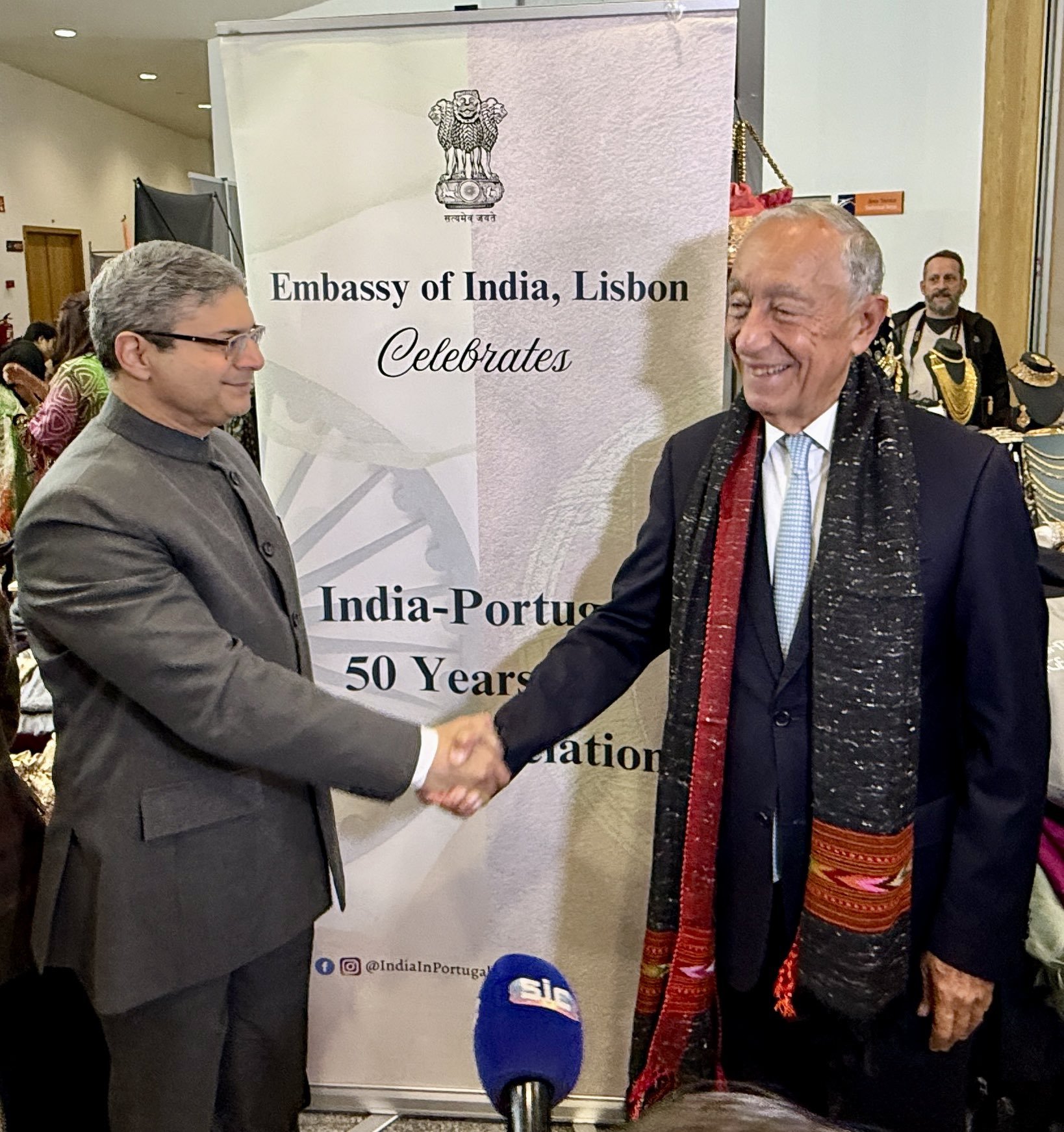 भारतीय राजदूत पुनित रॉय कुंडल यांनी भारतीय प्रदर्शनासाठी अध्यक्ष मार्सेलो रेबेलो दे सूझा यांचे स्वागत केले