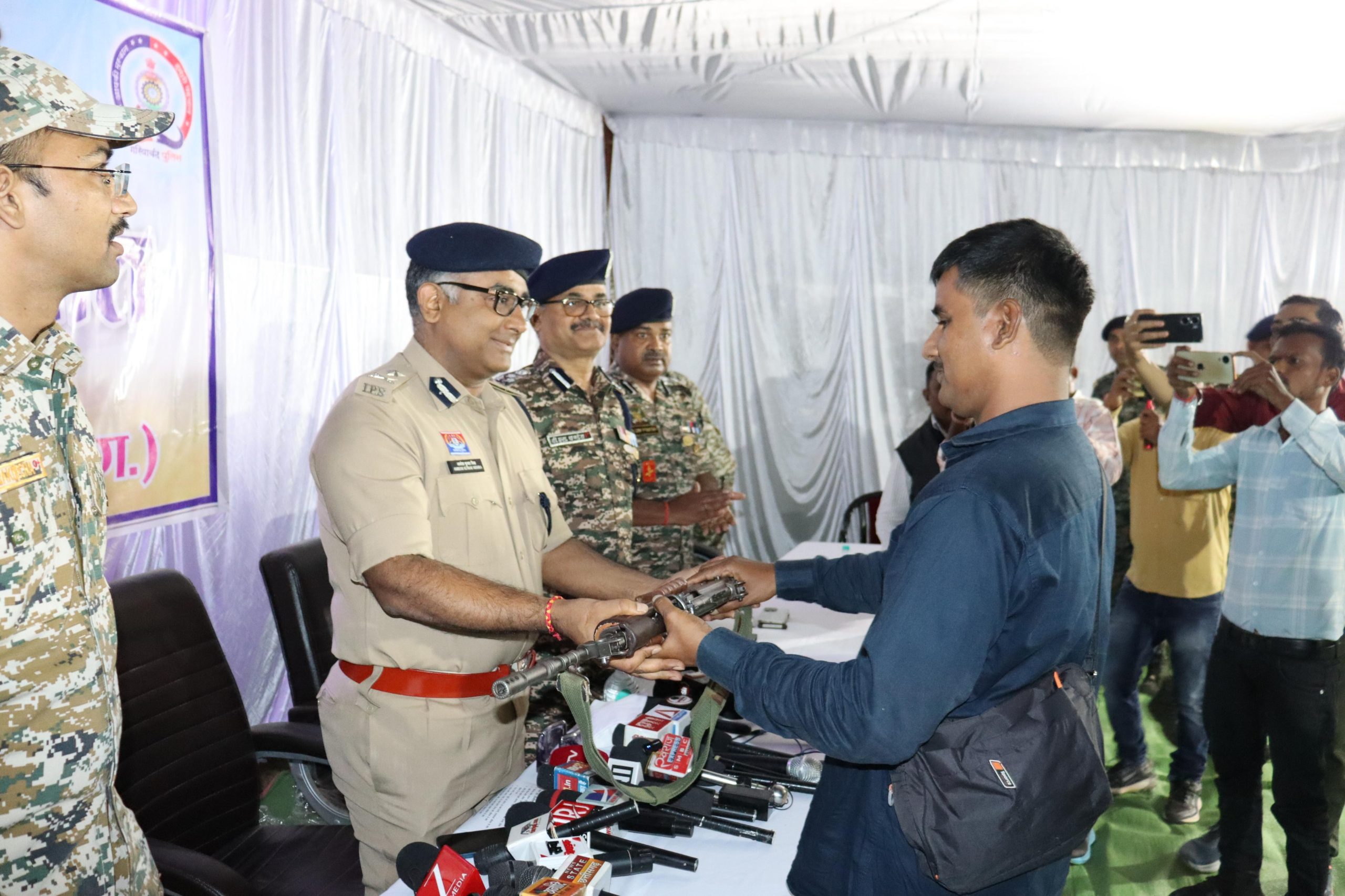 Seven Maoists Surrender in Chhattisgarh’s Gariaband