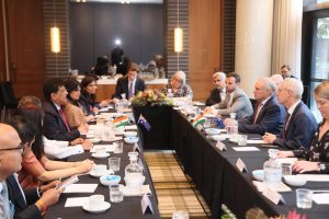 کامرس اور صنعت کے وزیر پیوش گوئل نے بھارت اور آسٹریلیا کے درمیان متوازن اور باہمی مفادات کے جامع اقتصادی تعاون کے ایک معاہدے CECA کے سلسلے میں جلد نتیجہ پر پہنچنے کے لیے آسٹریلیا کے تئیں اپنے عزم کا اعادہ کیا ہے۔