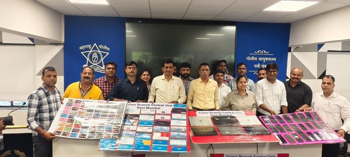 नवी मुंबईत सायबर फसवणुक करणाऱ्या १२ जणांच्या टोळीला अटक