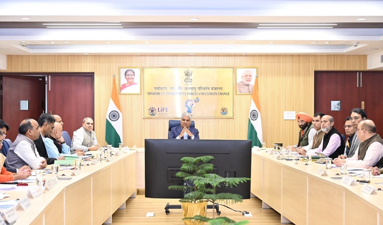 पर्यावरण मंत्री भूपेंद्र यादव ने दिल्ली में वायु प्रदूषण पर एक उच्च-स्तरीय समीक्षा बैठक की अध्यक्षता की