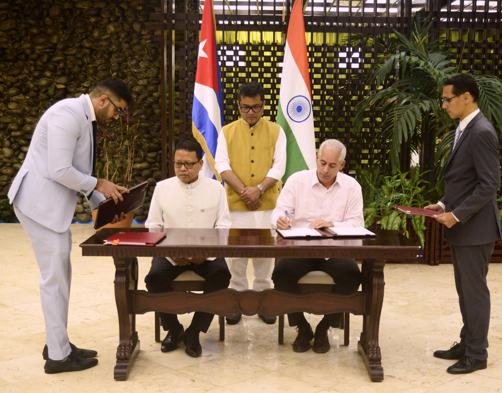 भारत और क्‍यूबा ने आपराधिक मामलों में परस्‍पर कानूनी सहायता संधि सहित कई सहयोग पर हस्‍ताक्षर किये