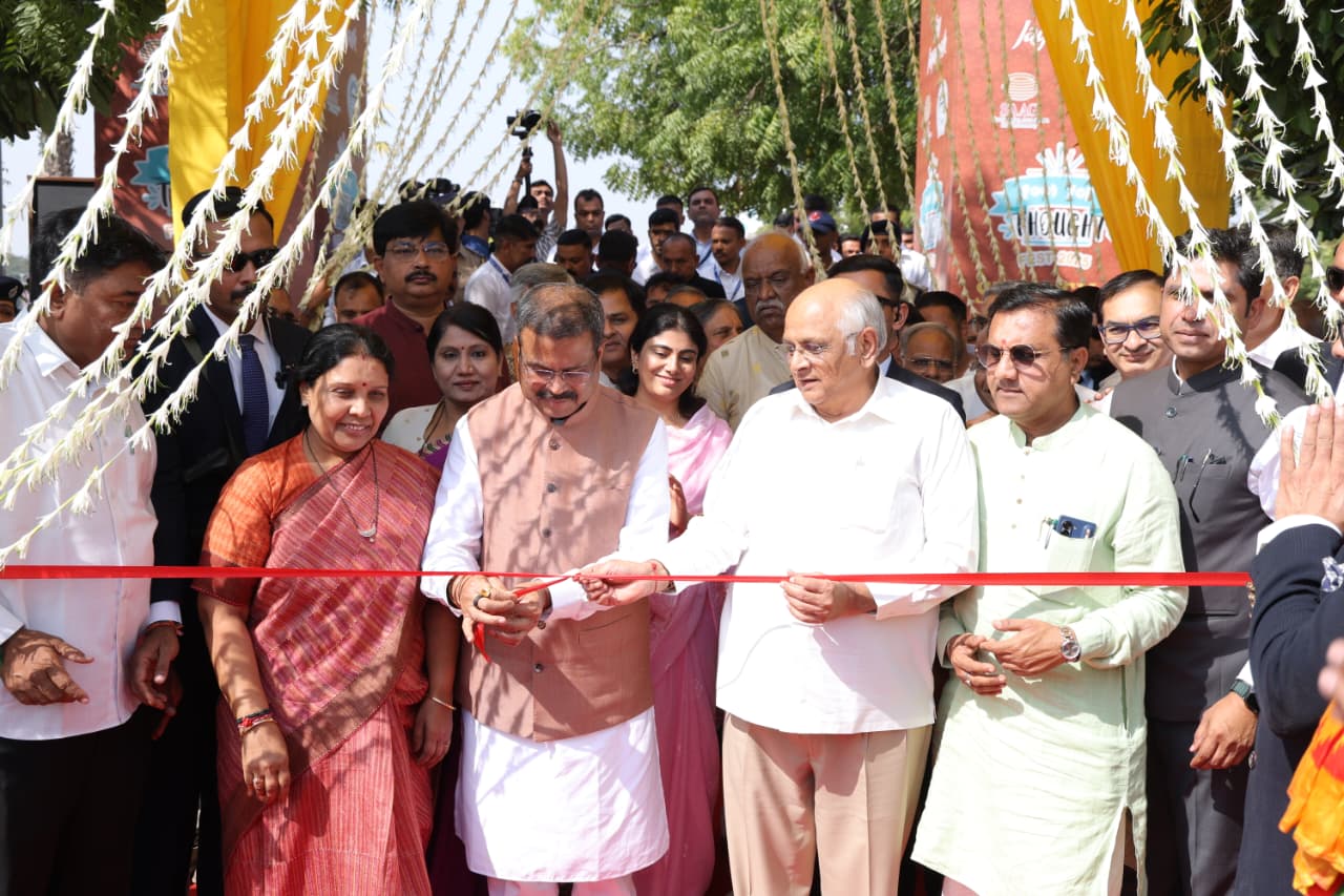 મુખ્યમંત્રી ભૂપેન્દ્ર પટેલે આજે અમદાવાદ આંતર-રાષ્ટ્રીય પુસ્તક મહોત્સવ અને ફૂડ ફૉર થૉટ ફેસ્ટ 2025નો પ્રારંભ કરાવ્યો.