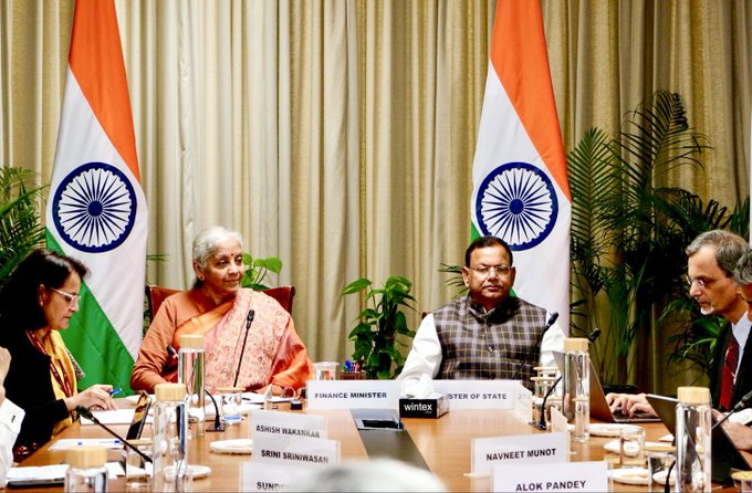 કેન્દ્રીય નાણાંમંત્રી નિર્મલા સીતારમણે આગામી કેન્દ્રીય અંદાજપત્રના સંદર્ભમાં મૂડી બજારોના હિસ્સેદારો સાથે ચોથી પૂર્વ-અંદાજપત્ર પરામર્શ બેઠક કરી.