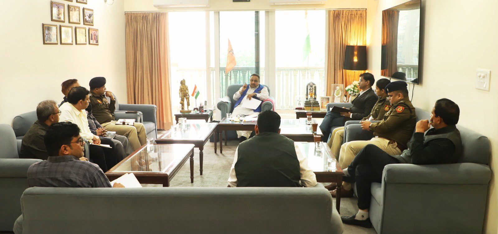 दिल्‍ली के चांदनी चौक सांसद ने क्षेत्र के विभिन्न समस्याओं संबंधित विभागों की एक बैठक आयोजित किया