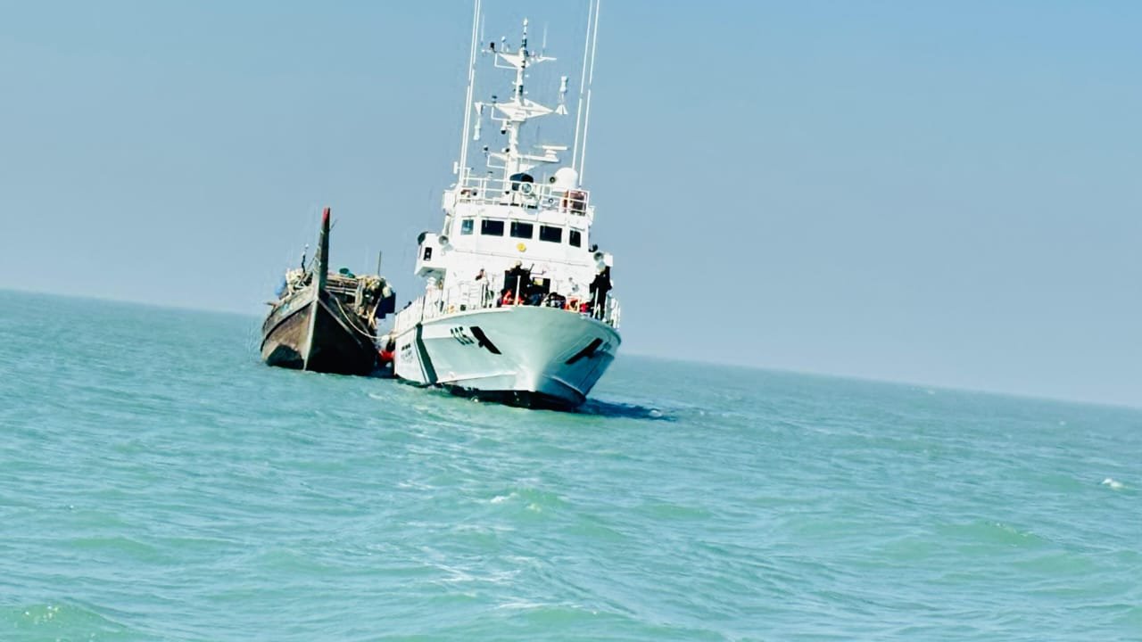 আন্তর্জাতিক জলসীমা লঙ্ঘনের অভিযোগে ভারতীয় উপকূলরক্ষী বাহিনী গত পাঁচ দিনে ১০৭ জন বাংলাদেশী মৎস্যজীবীকে গ্রেফতার করেছে