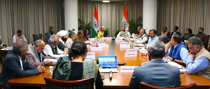 अर्थसंकल्पाच्या पार्श्वभूमीवर  केंद्रीय अर्थमंत्र्यांची विविध क्षेत्रातल्या प्रतिनिधींशी चर्चा