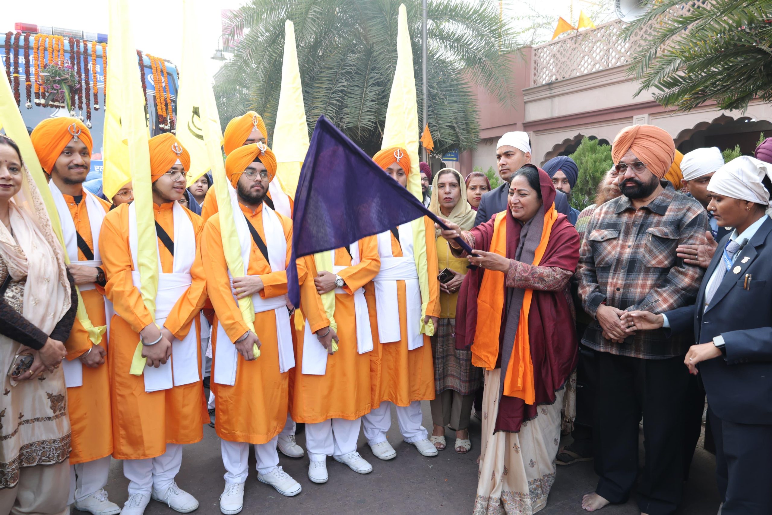 मुख्यमंत्री रेखा गुप्ता ने शहीदी दिवस के अवसर पर आयोजित ध्वज यात्रा को हरी झंडी दिखाई