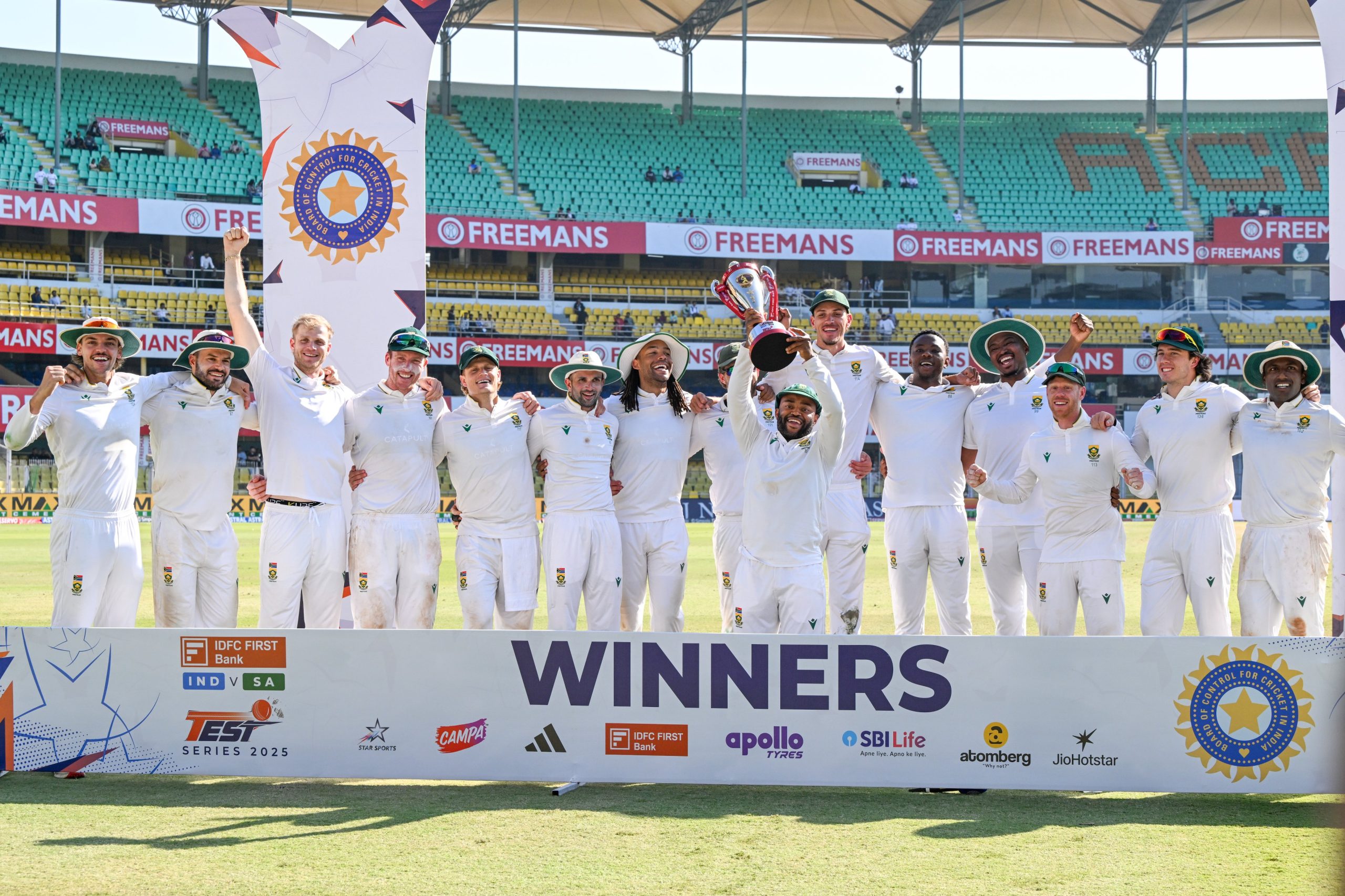 দক্ষিণ আফ্রিকা ভারতের বিরুদ্ধে দুই ম্যাচের টেস্ট ক্রিকেট সিরিজ ২-০ তে জিতে নিয়েছে