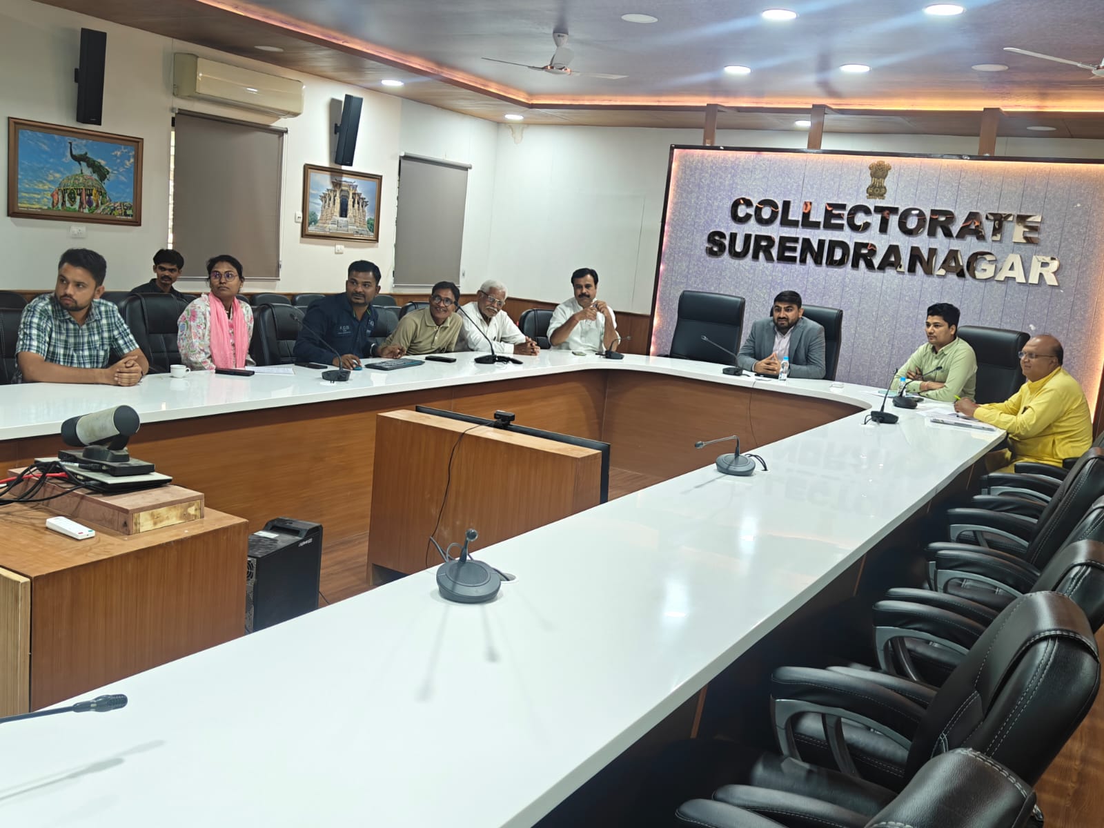 સુરેન્દ્રનગર કલેકટર કચેરી સભાખંડ ખાતે જિલ્લા ચૂંટણી અધિકારી રાજેન્દ્રકુમાર પટેલની અધ્યક્ષતામાં મતદાર યાદી ખાસ સુધારણા કાર્યક્રમ હેઠળ બેઠક યોજાઈ.