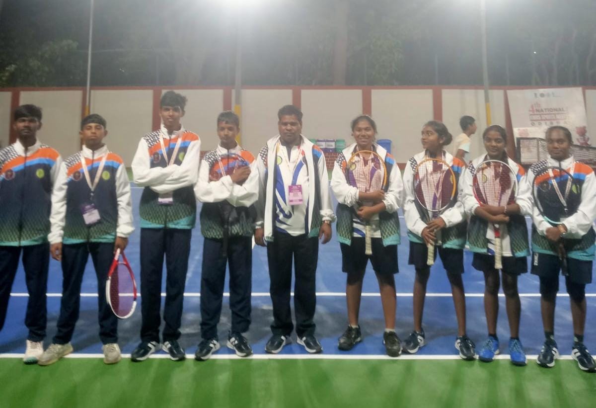 ડાંગમાં આહવાના બાળકોએ ઓડિશામાં યોજાયેલી રાષ્ટ્રીયકક્ષાની ચોથી એકલવ્ય રમતગમત સંમેલનમાં આઠ સુવર્ણ અને ચાર રજત ચંદ્રક જીત્યા