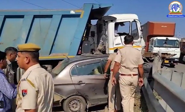 راجستھان کے جے پور میں سیکر روڈ پر ایک تیز رفتار ڈمپر ٹرک کے مختلف گاڑیوں سے ٹکرانے کے بعد 14 افراد ہلاک ہوگئے ہیں