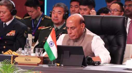 आसियान देशों के साथ अपने रक्षा सहयोग को क्षेत्रीय शांति और क्षमता निर्माण में योगदान के रूप में देखता है भारत: रक्षामंत्री राजनाथ सिंह