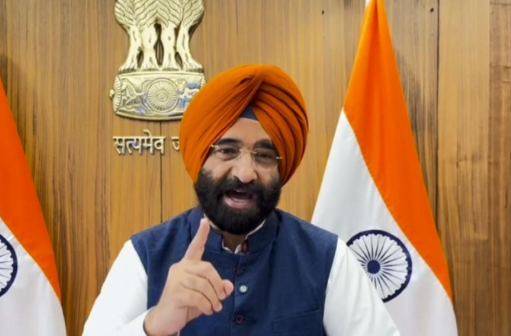 दिल्ली के उद्योग मंत्री मनजिंदर सिंह सिरसा मुंडका में उपचुनावों को लेकर बूथ स्तरीय बैठक में शामिल