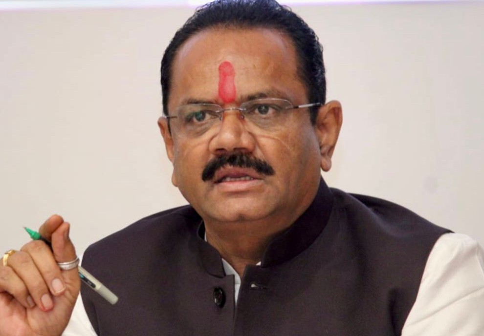 તાપી જિલ્લાના અસરગ્રસ્ત ખેડૂતોની મુલાકાત લઇને કૃષિમંત્રીએ કહ્યું કે, કપરા સમયમાં સરકાર ધરતીપુત્રોની પડખે