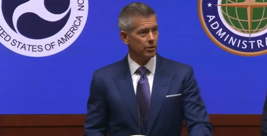 सरकारी बंद के बीच अमेरिका में कल से 40 हवाई अड्डों पर उड़ानों में 10% कटौती