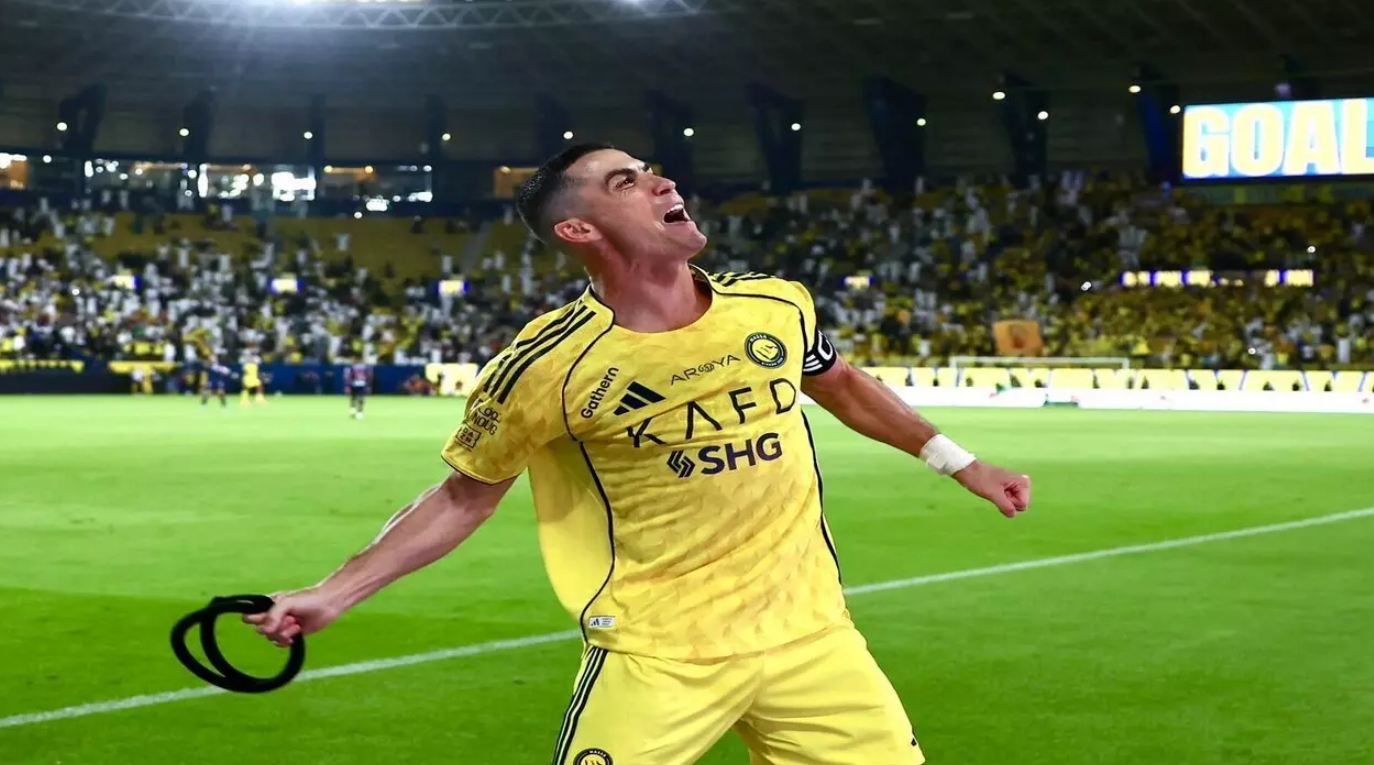 फूटबॉलपटू क्रिस्तियानो रोनाल्डो निवृत्तीच्या तयारीत