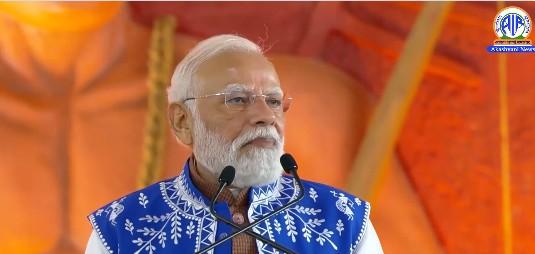 પ્રધાનમંત્રી નરેન્દ્ર મોદીએ વિકાસના લાભો આદિવાસી સમુદાયો સુધી પહોંચે તે સુનિશ્ચિત કરવાના તેમની સરકારના સંકલ્પની પુનઃપુષ્ટિ કરી