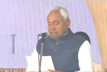 नीतीश कुमार ने आज बिहार के मुख्यमंत्री के रूप में 10वीं बार शपथ ली