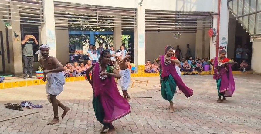 આદિવાસી પરંપરા અને દિનચર્યાને આદિવાસી નૃત્યદ્વારા પ્રદર્શિત કરીના તાપીની શાળાએ વિશેષ સિદ્ધિ મેળવી