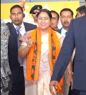 दिल्‍ली मुख्‍यमंत्री रेखा गुप्‍ता बिहार एनडीए सरकार के शपथ ग्रहण समारोह में सम्मिलित हुई