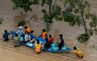 Vietnam Floods Kill 90, Leave 12 Missing as Central Region Faces Severe Damage
