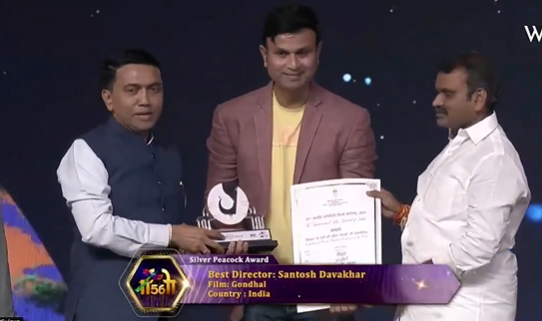 IFFI 2025: ‘गोंधळ’ चित्रपटाला सर्वोत्कृष्ट चित्रपट दिग्दर्शकाचा पुरस्कार संतोष डावखर यांना प्रदान