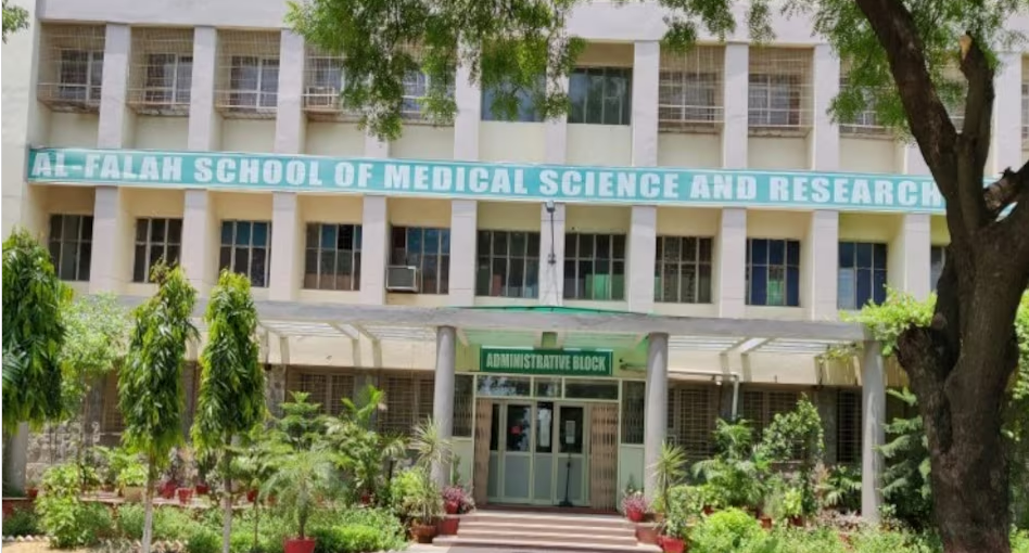 चुकीचे मानांकन प्रसिद्ध केल्याबद्दल अल फलाह विद्यापीठाला कारणे दाखवा नोटीस